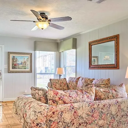 Pet-Friendly Home With Patio - 3 Mi To Houston Zoo!